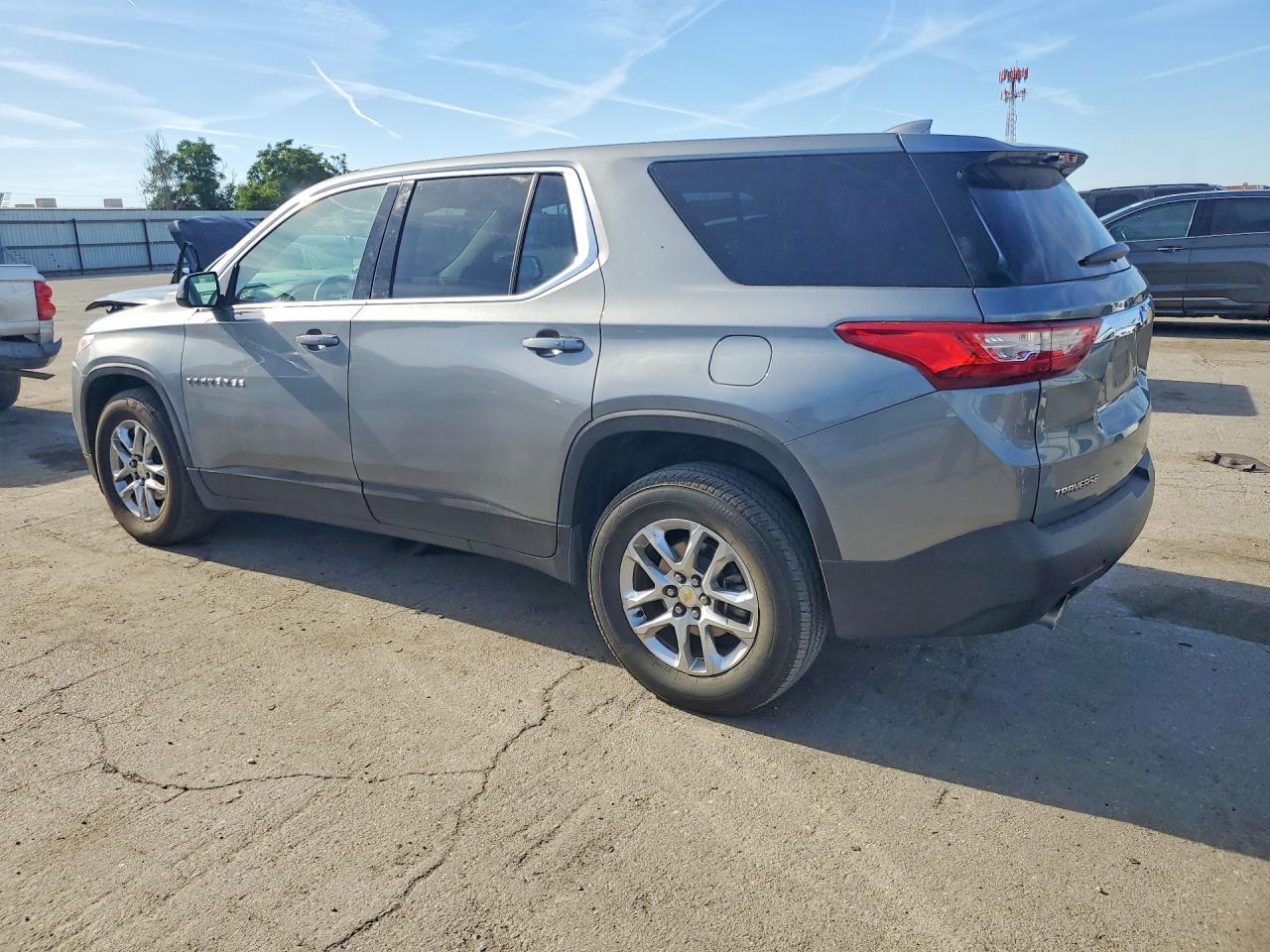 2020 CHEVROLET TRAVERSE LS photo 3