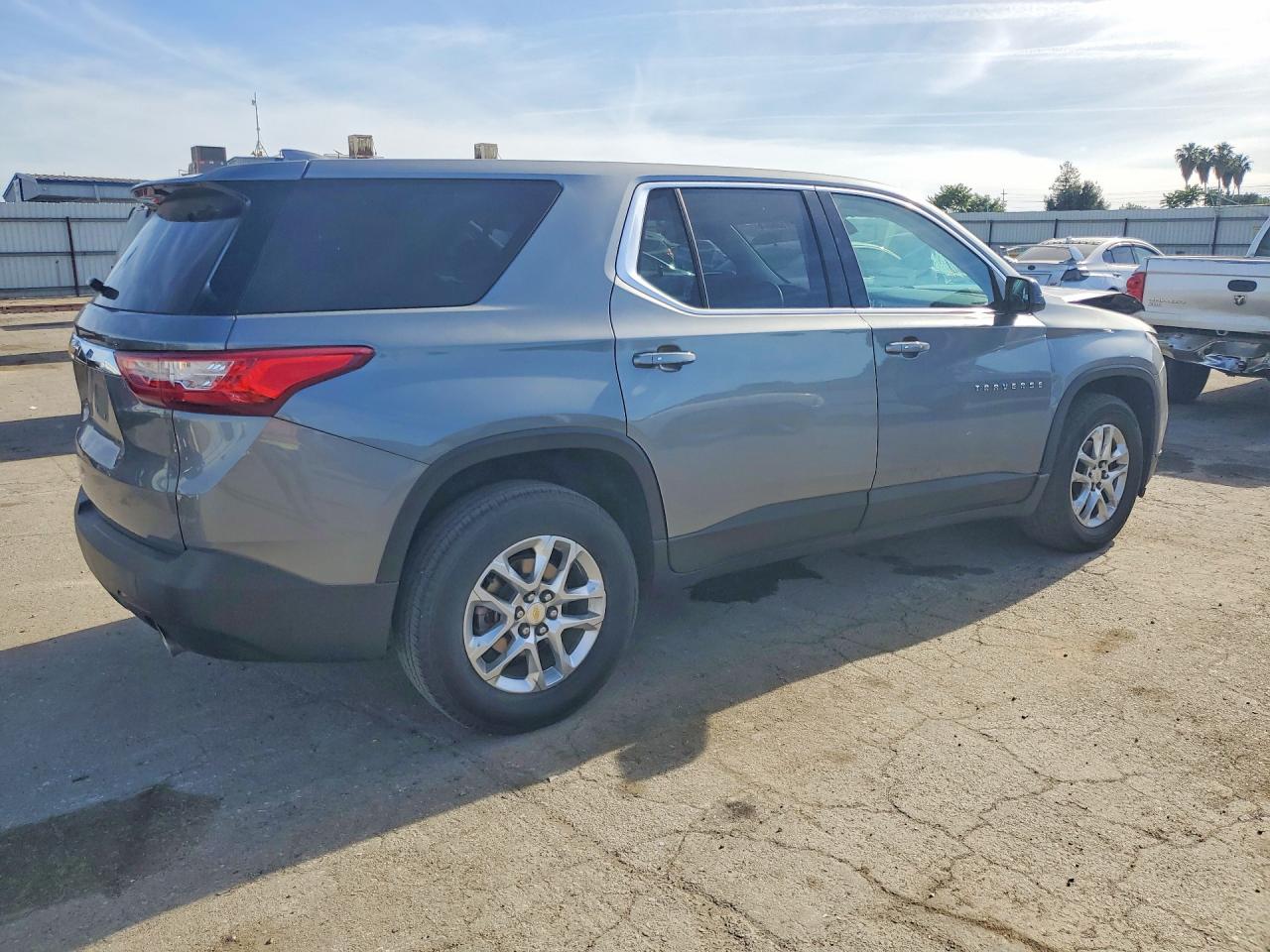 2020 CHEVROLET TRAVERSE LS photo 5