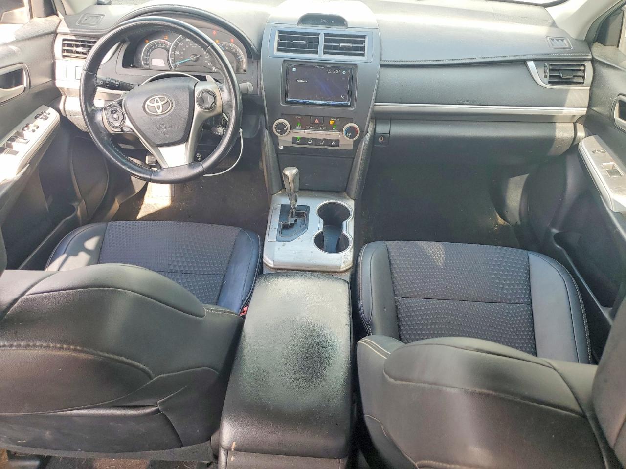 2014 TOYOTA CAMRY SE photo 15