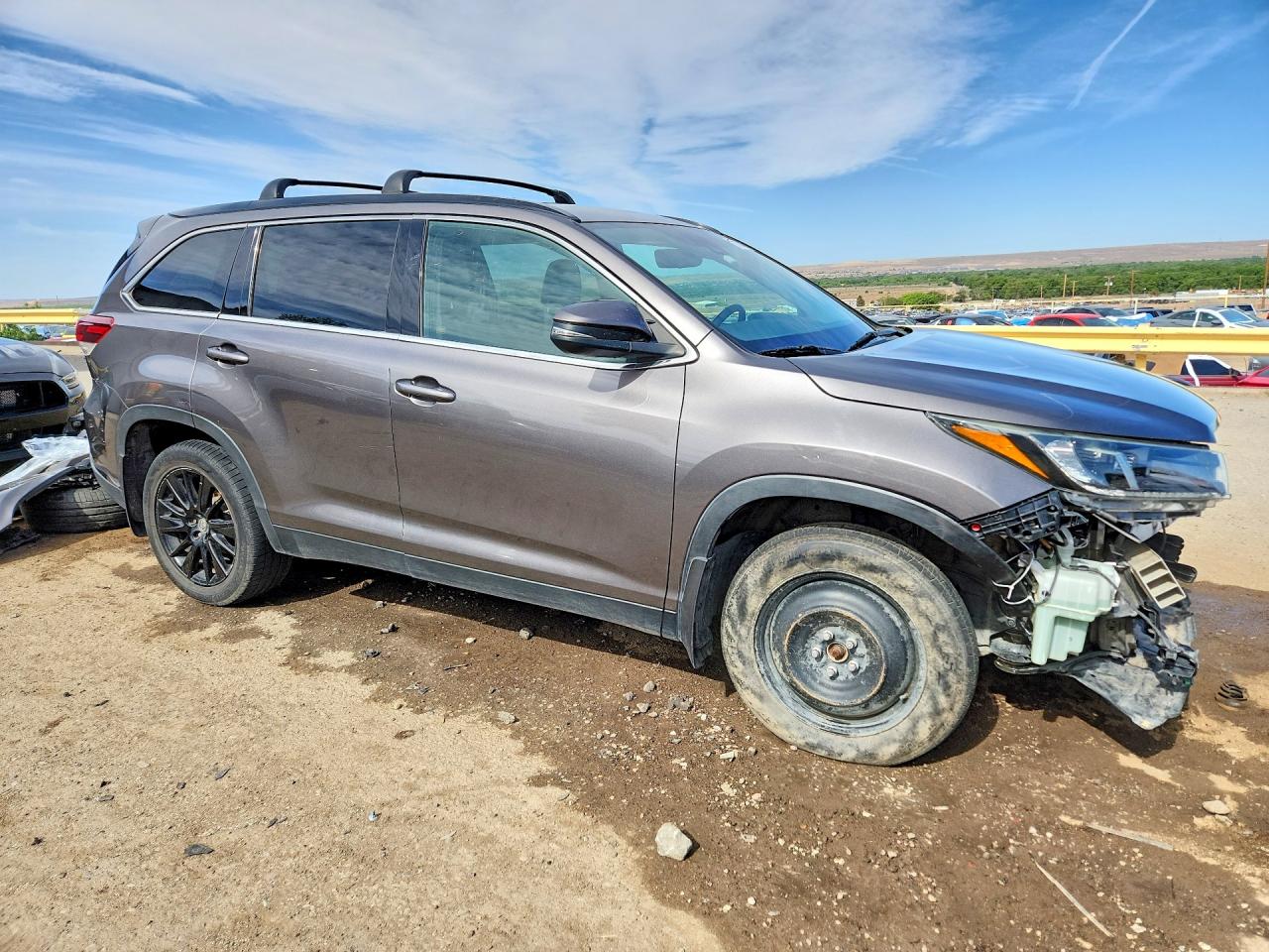 2019 TOYOTA HIGHLANDER SE photo 7