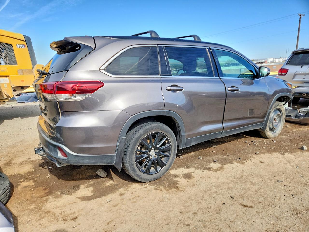 2019 TOYOTA HIGHLANDER SE photo 5