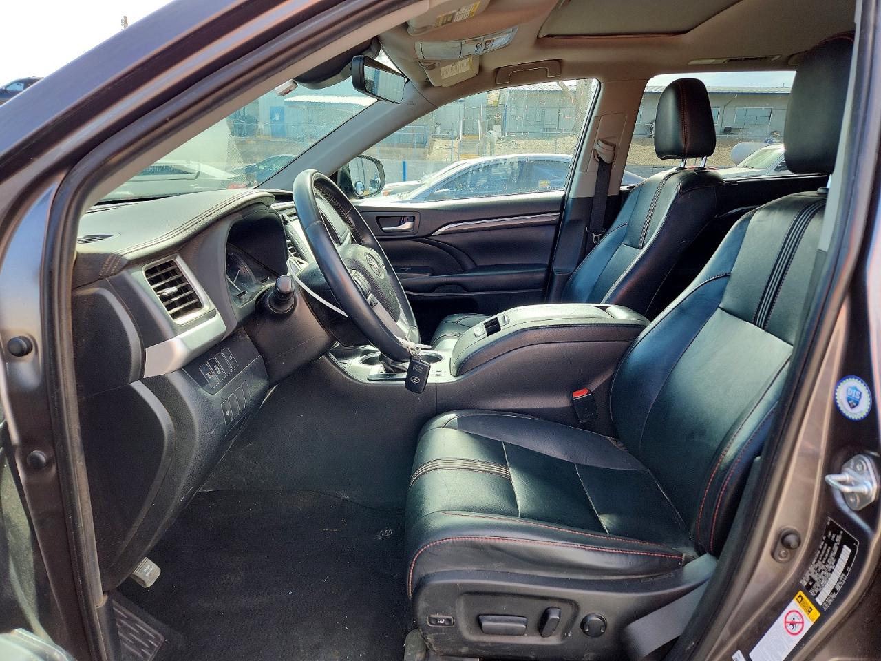 2019 TOYOTA HIGHLANDER SE photo 13
