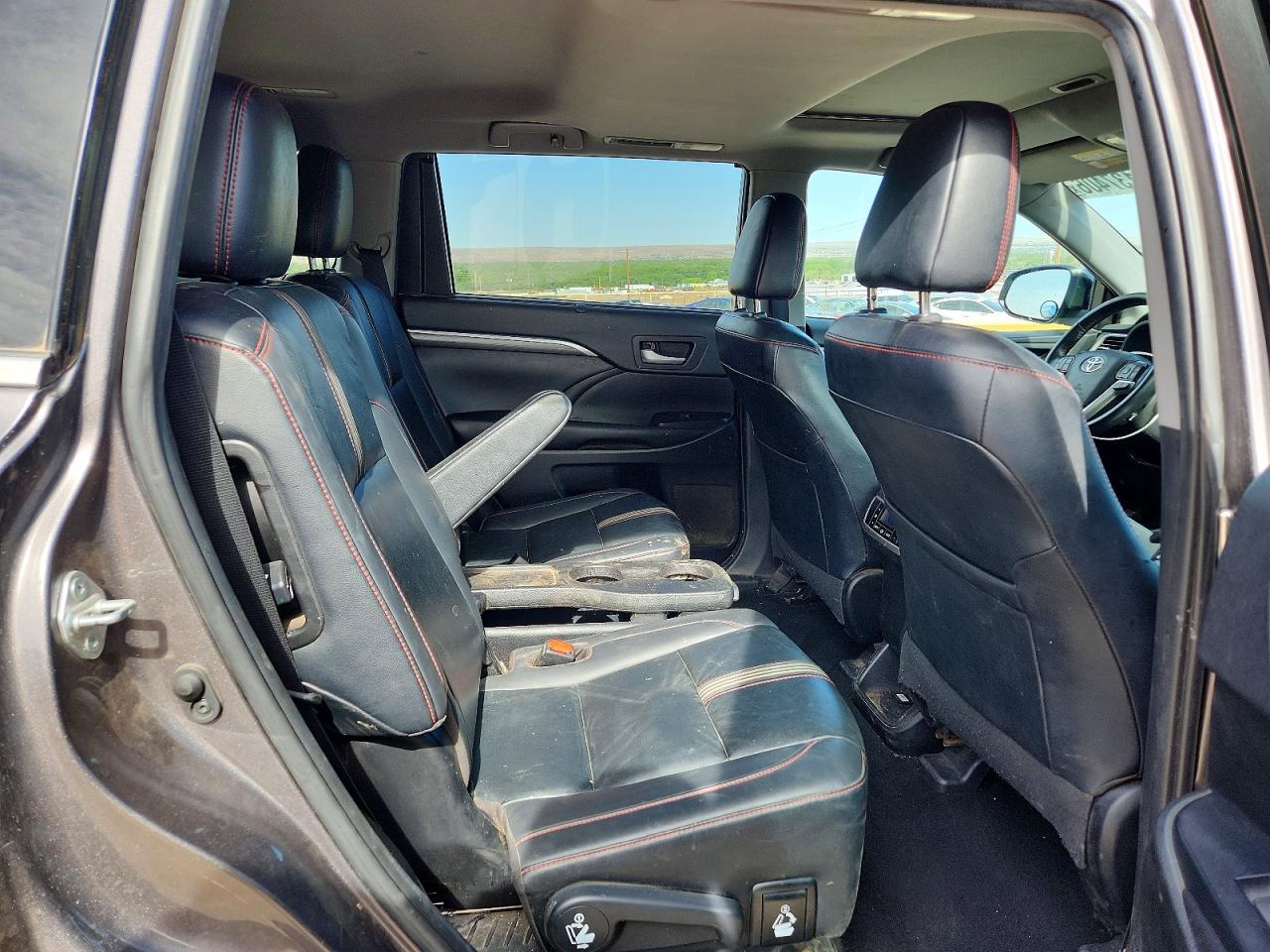 2019 TOYOTA HIGHLANDER SE photo 21