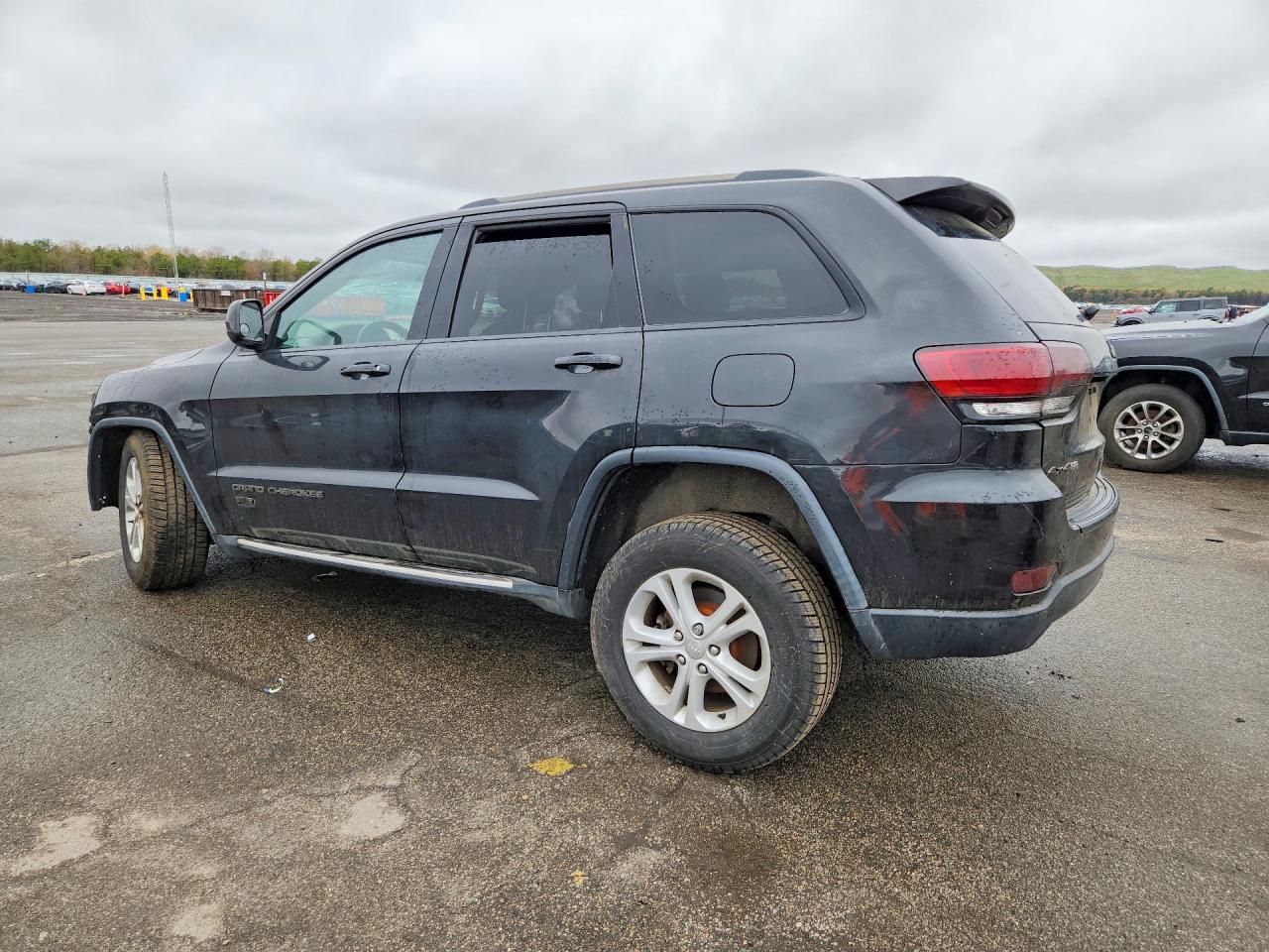2016 JEEP GRAND CHEROKEE LAREDO photo 2