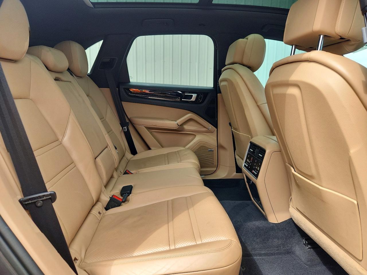 2019 PORSCHE CAYENNE photo 19