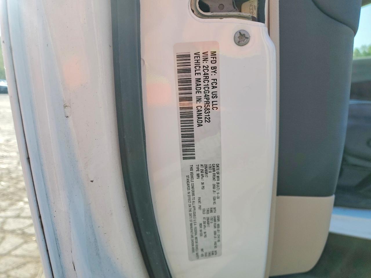 2023 CHRYSLER VOYAGER LX photo 25