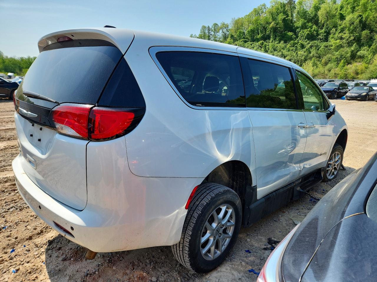2023 CHRYSLER VOYAGER LX photo 5