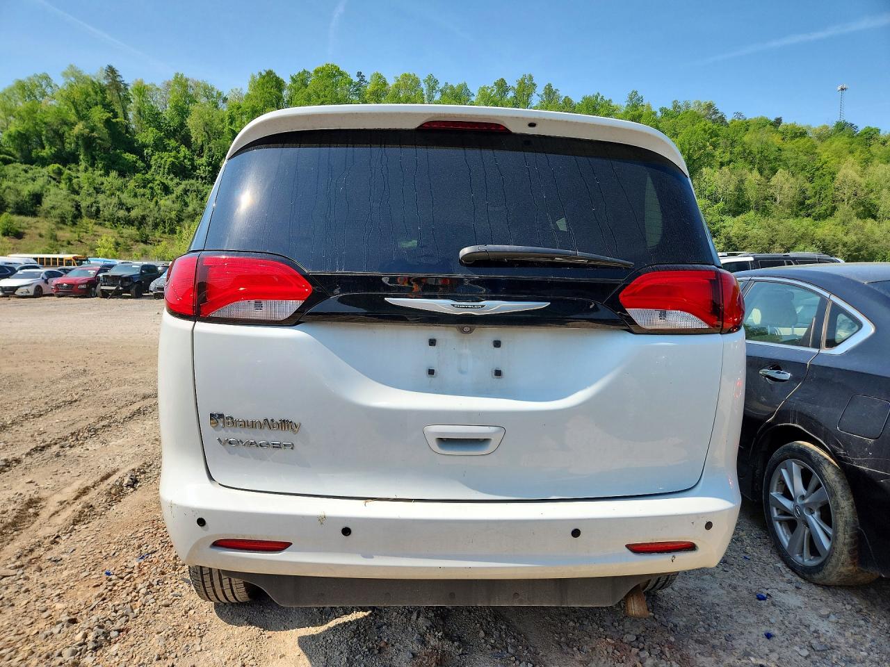 2023 CHRYSLER VOYAGER LX photo 11