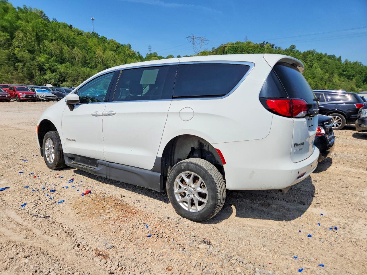 2023 CHRYSLER VOYAGER LX photo 3