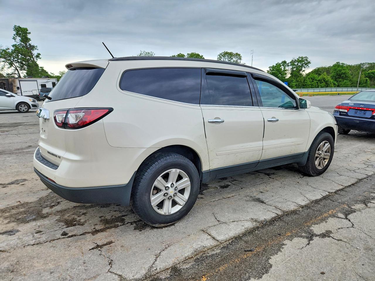 2014 CHEVROLET TRAVERSE LT photo 5