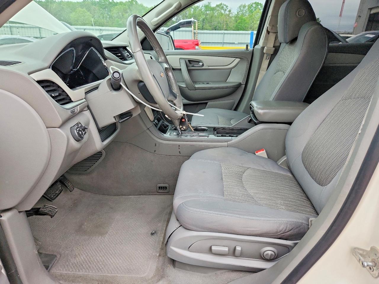 2014 CHEVROLET TRAVERSE LT photo 13