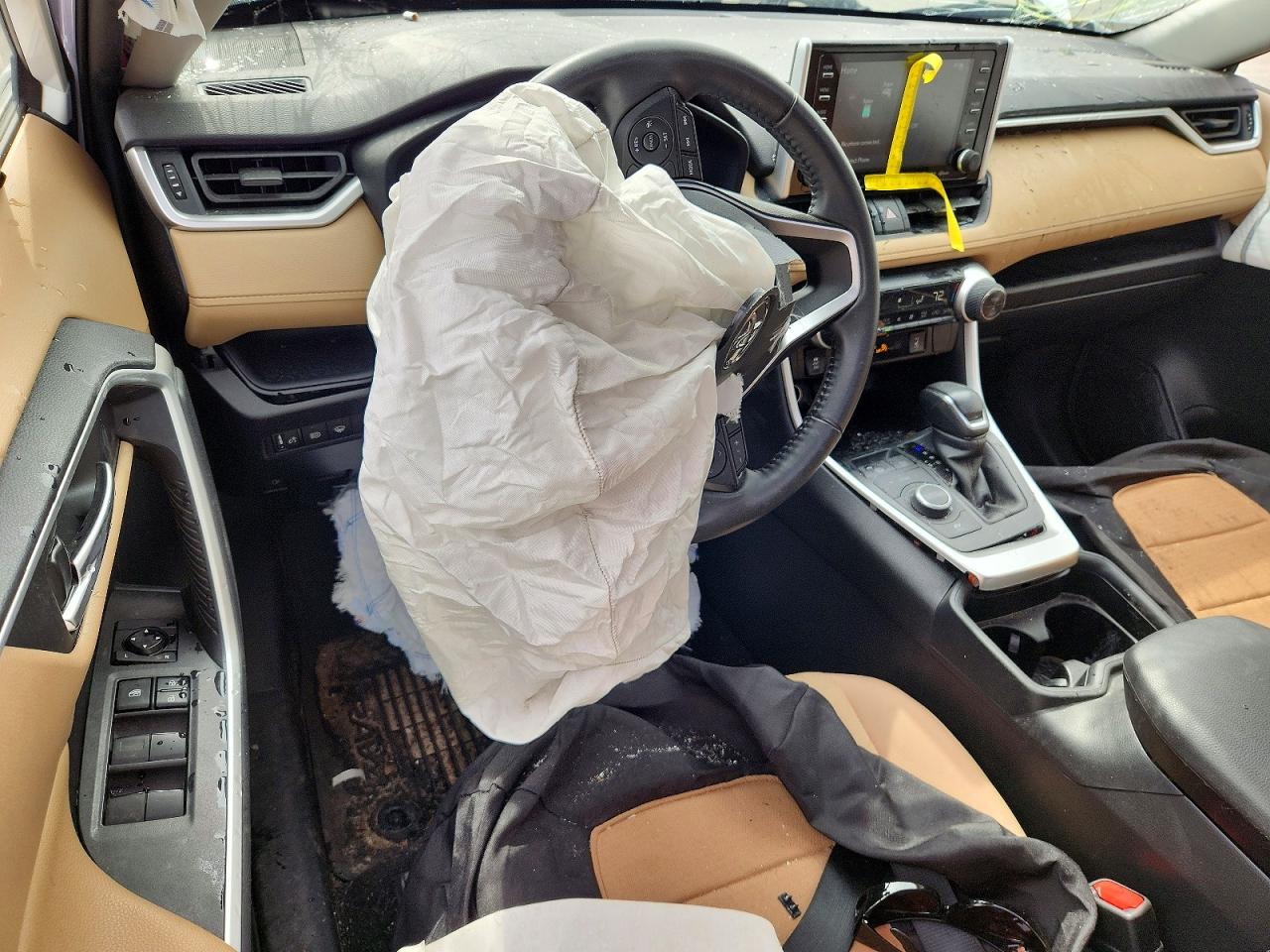 2021 TOYOTA RAV4 XLE photo 22