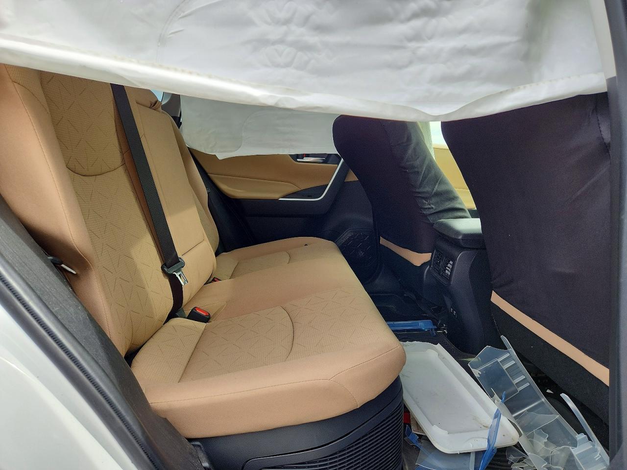 2021 TOYOTA RAV4 XLE photo 31