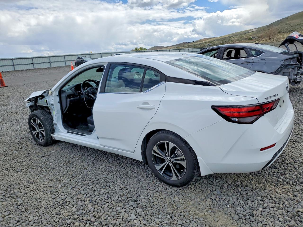 2022 NISSAN SENTRA SV photo 2