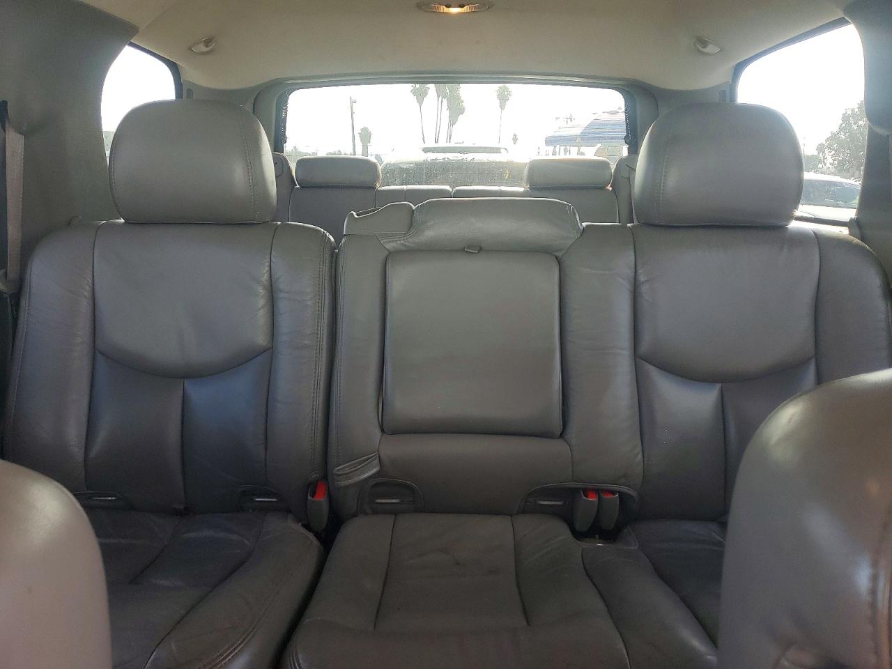 2004 GMC YUKON DENALI photo 19