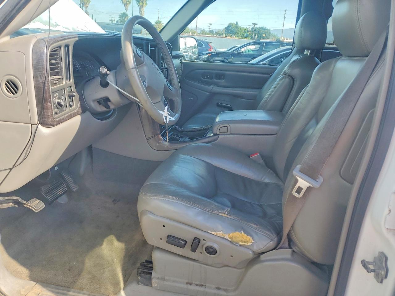 2004 GMC YUKON DENALI photo 13