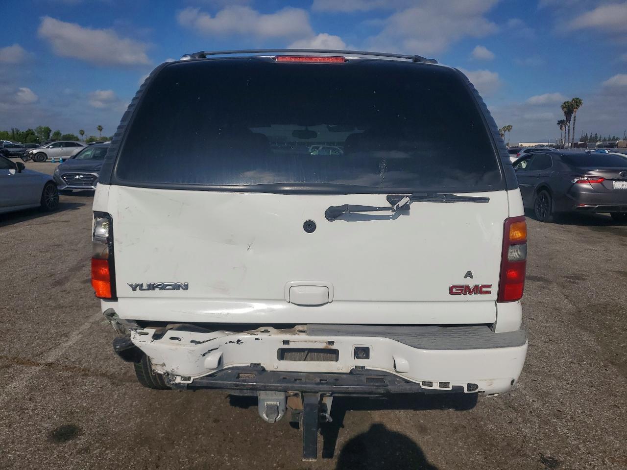 2004 GMC YUKON DENALI photo 11