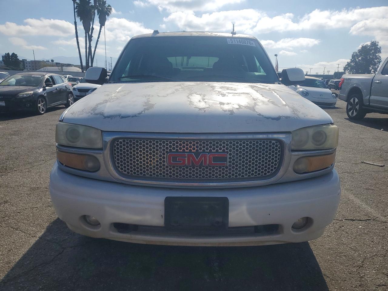 2004 GMC YUKON DENALI photo 9