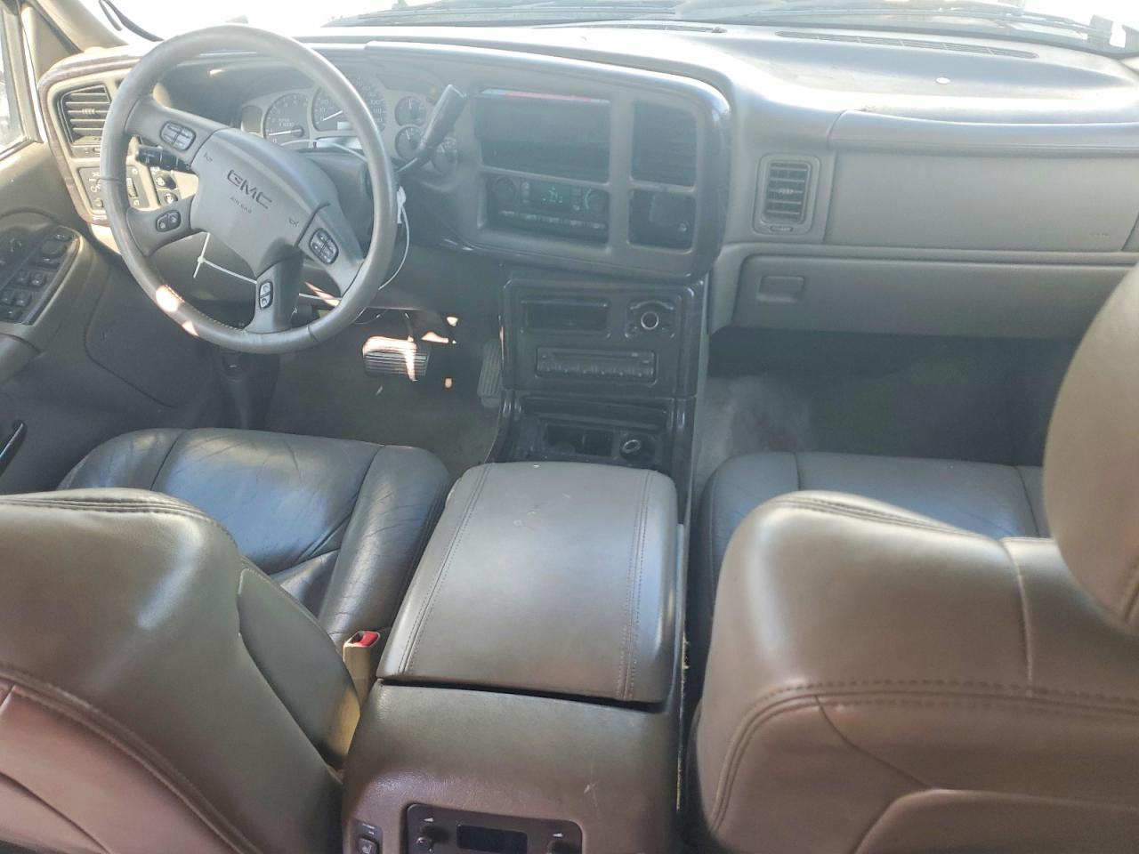 2004 GMC YUKON DENALI photo 15