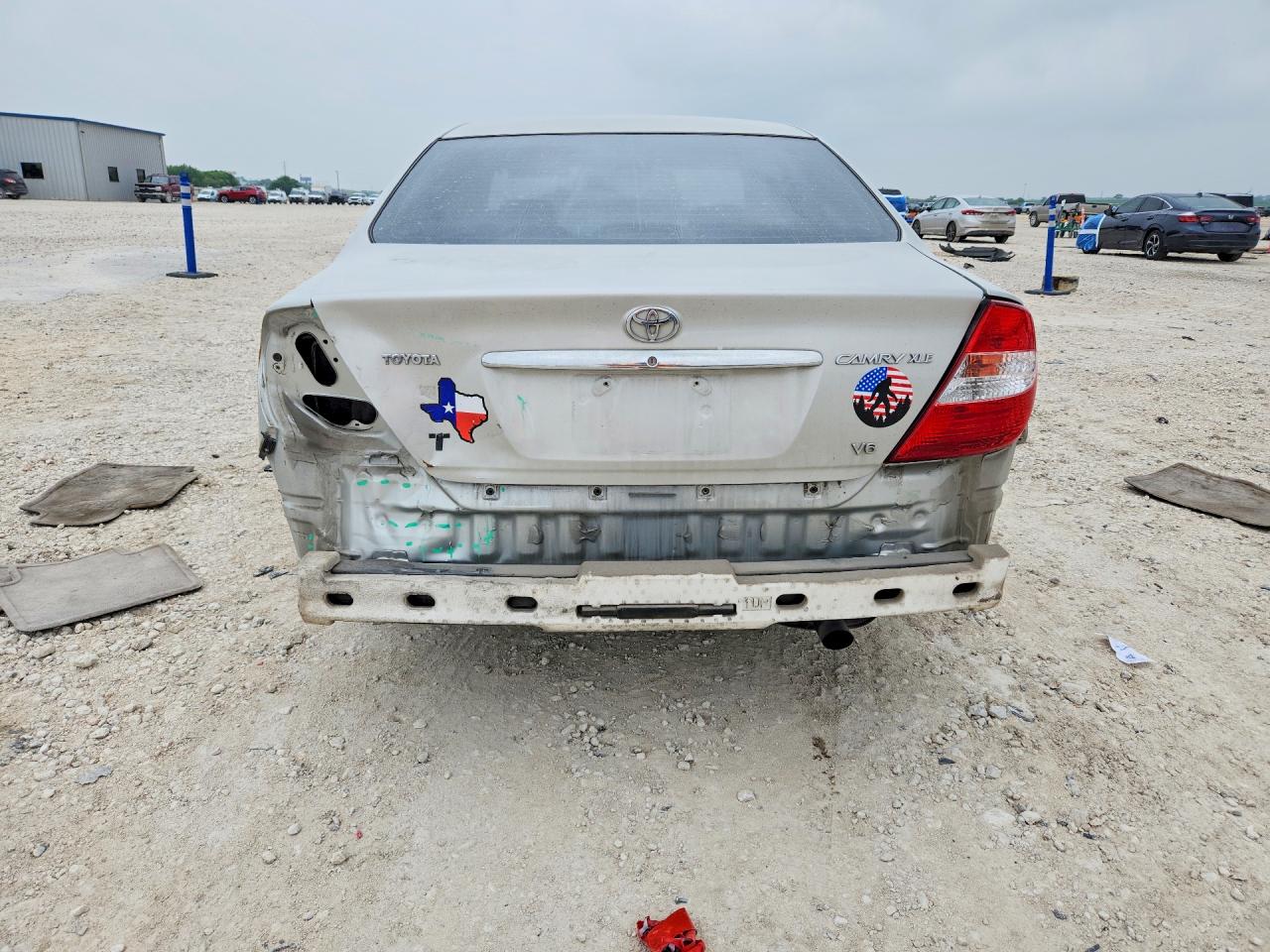 2003 TOYOTA CAMRY XLE V6 photo 11