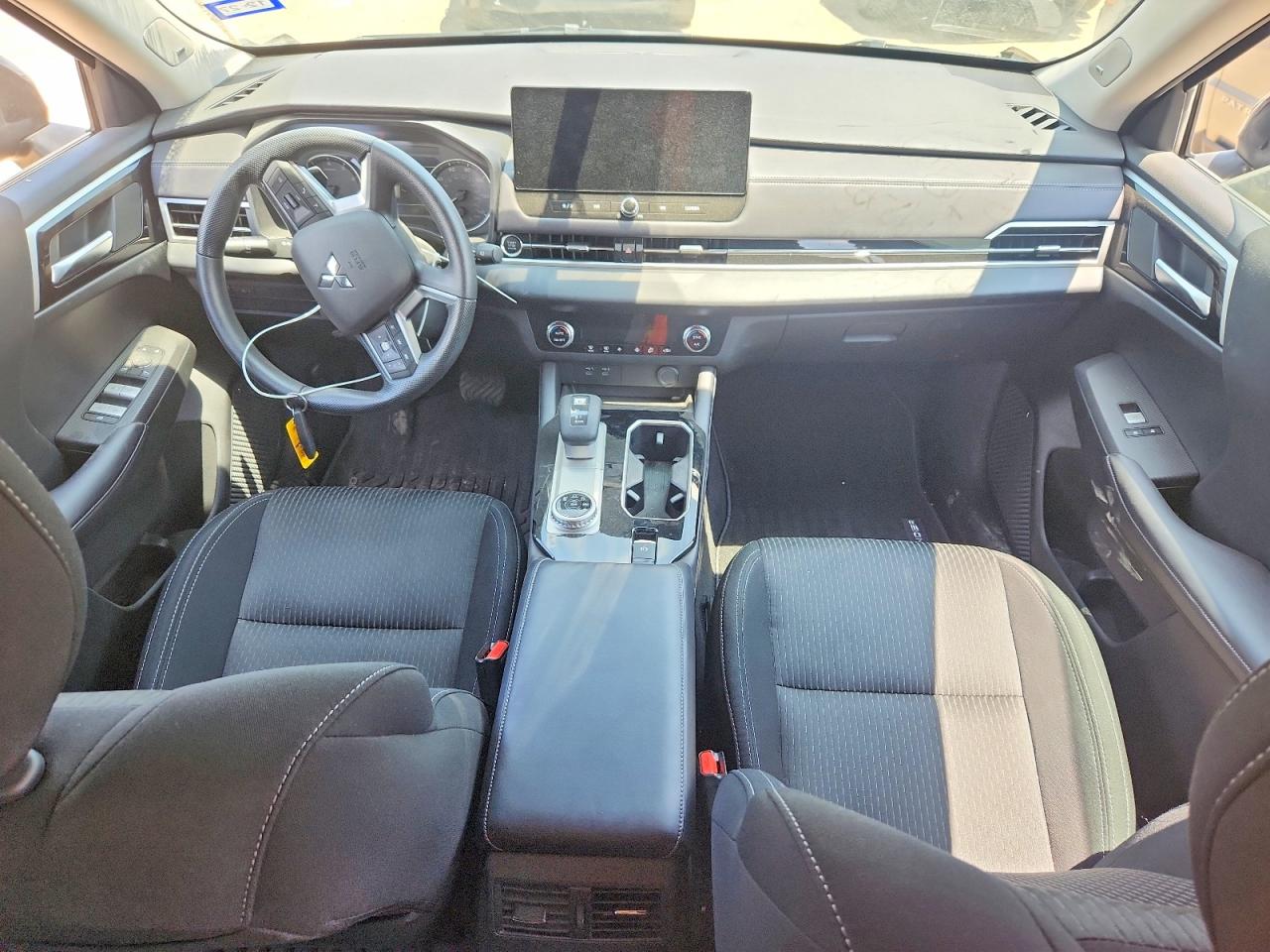 2025 MITSUBISHI OUTLANDER ES photo 15
