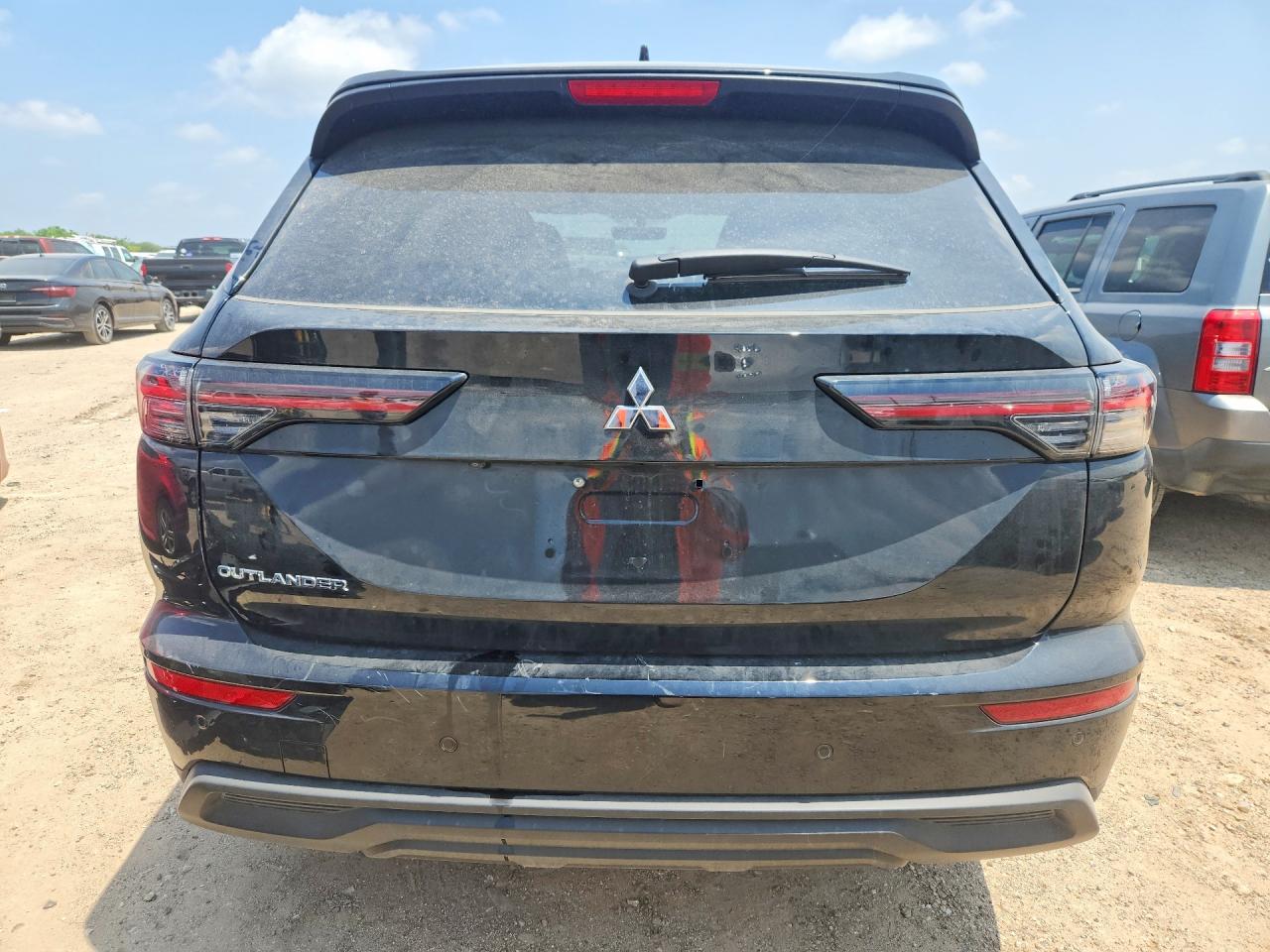 2025 MITSUBISHI OUTLANDER ES photo 11