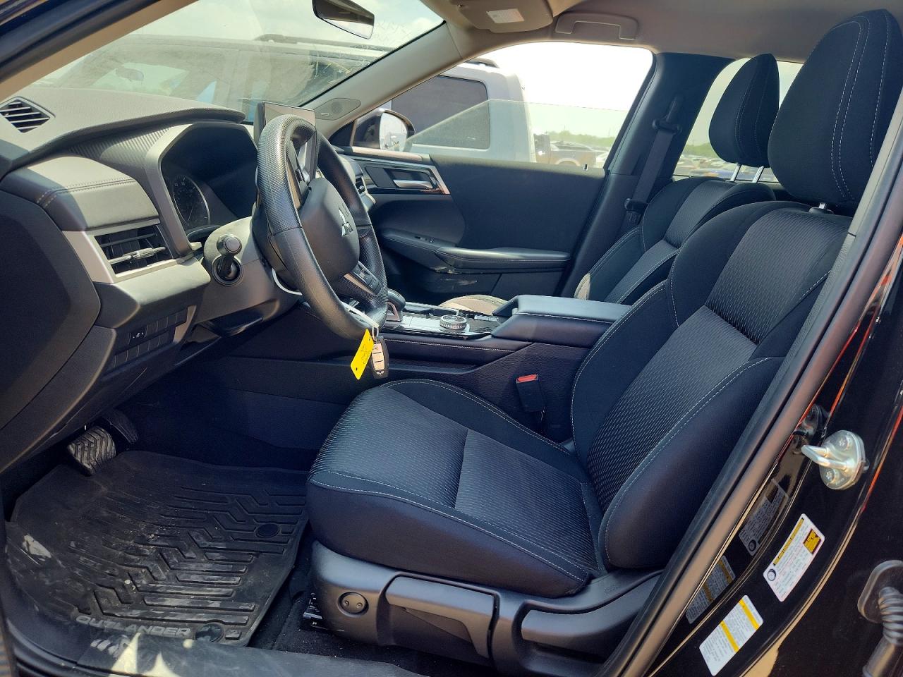 2025 MITSUBISHI OUTLANDER ES photo 13