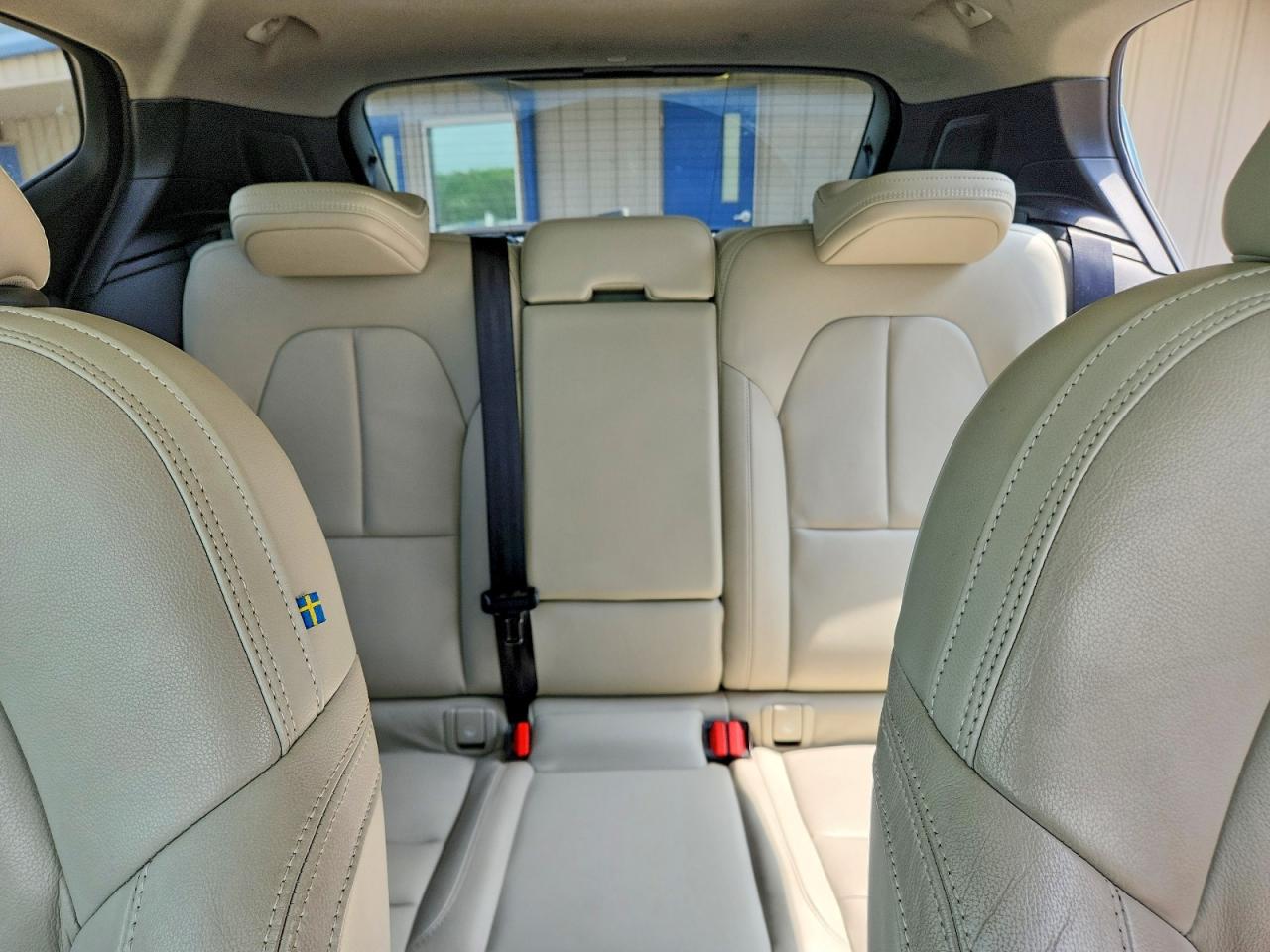 2019 VOLVO XC40 T5 MOMENTUM photo 28
