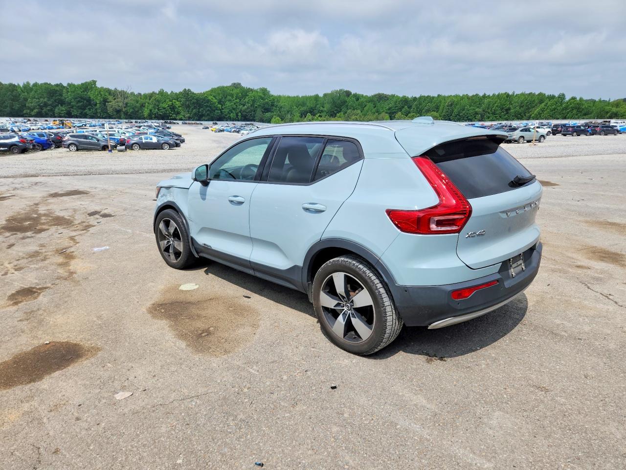 2019 VOLVO XC40 T5 MOMENTUM photo 4
