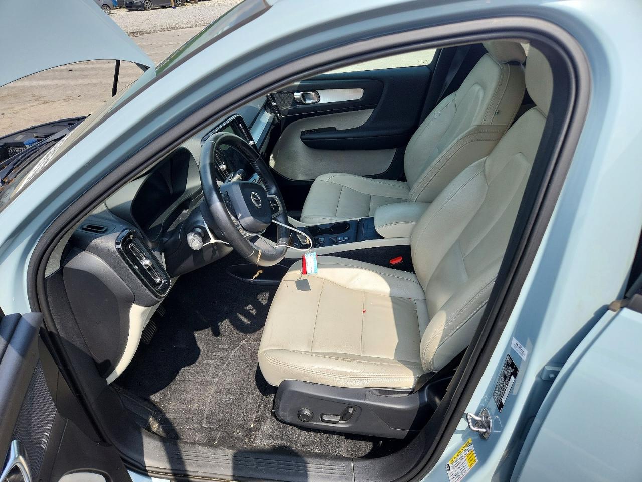 2019 VOLVO XC40 T5 MOMENTUM photo 19