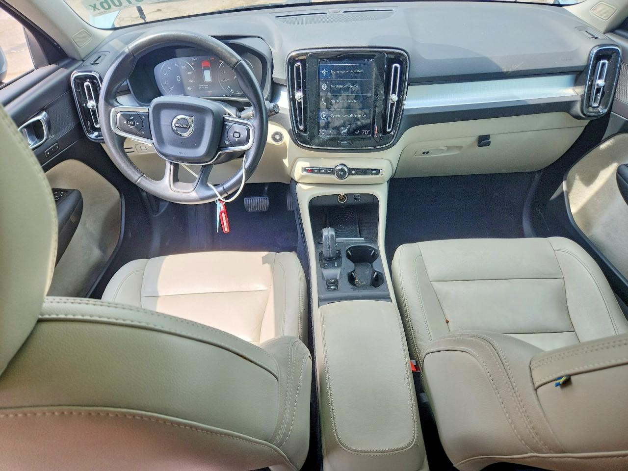 2019 VOLVO XC40 T5 MOMENTUM photo 22