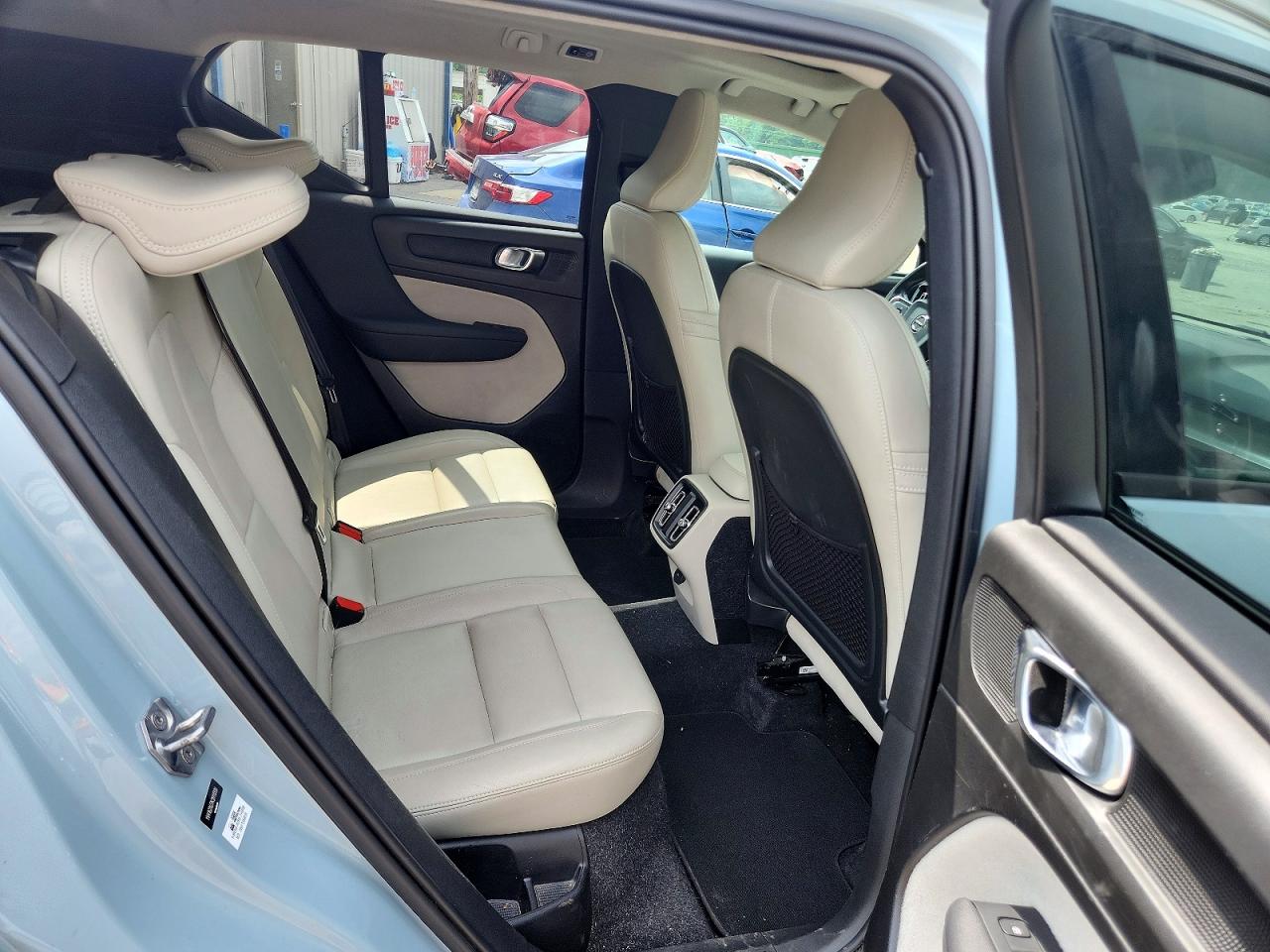 2019 VOLVO XC40 T5 MOMENTUM photo 31