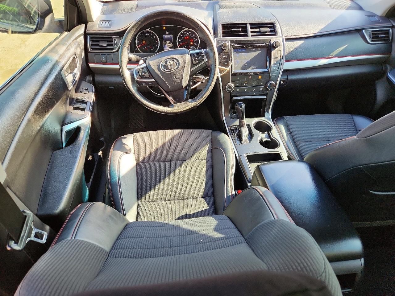 2017 TOYOTA CAMRY SE photo 8