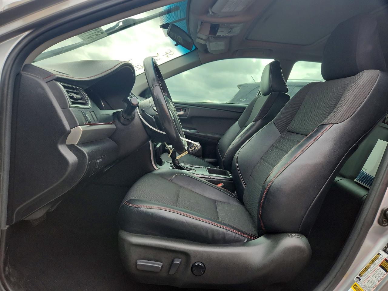 2017 TOYOTA CAMRY SE photo 7