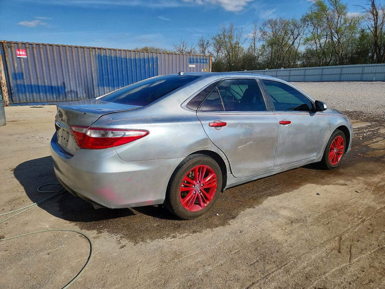2017 TOYOTA CAMRY SE photo 3