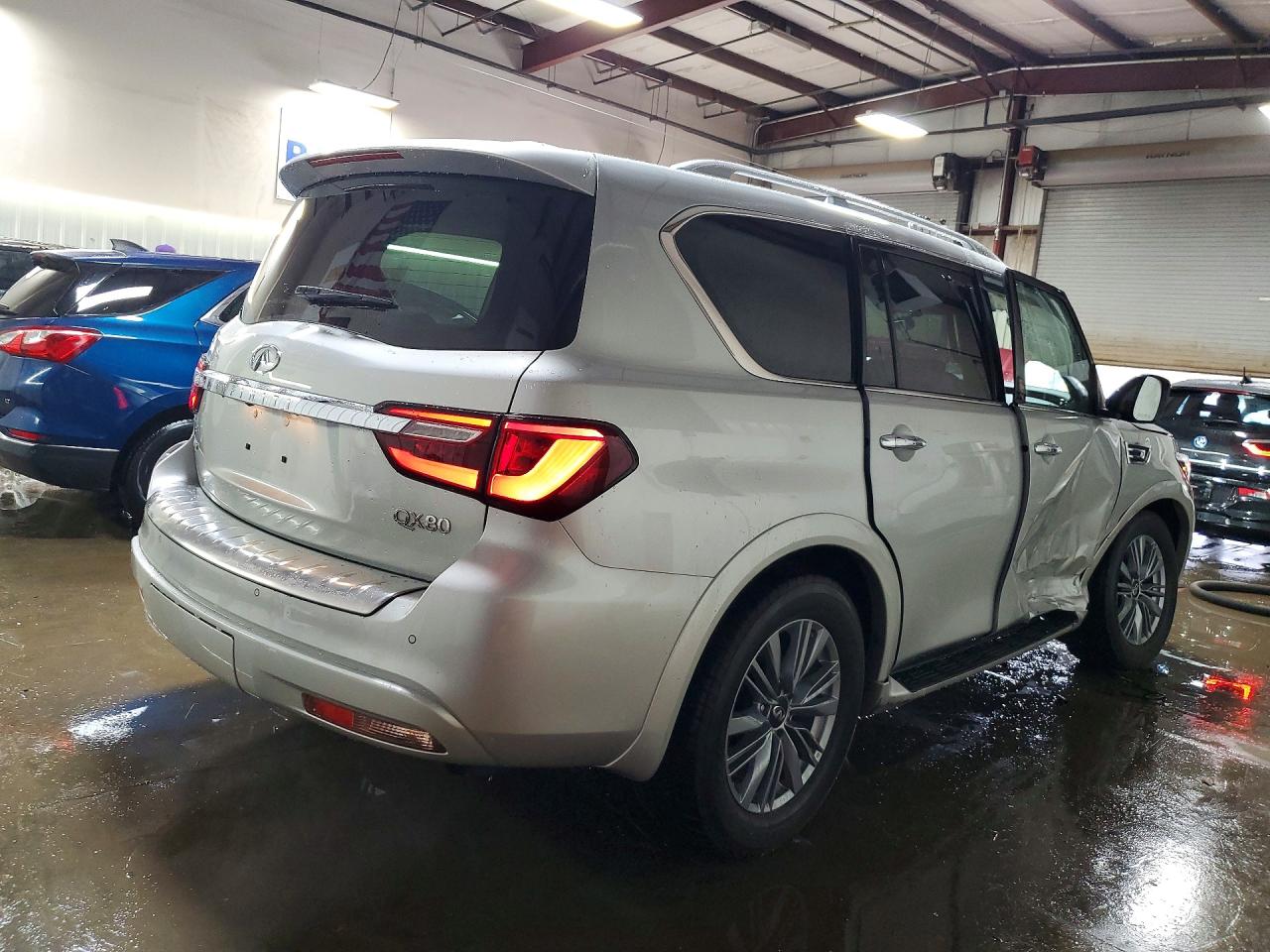 2022 INFINITI QX80 LUXE photo 7