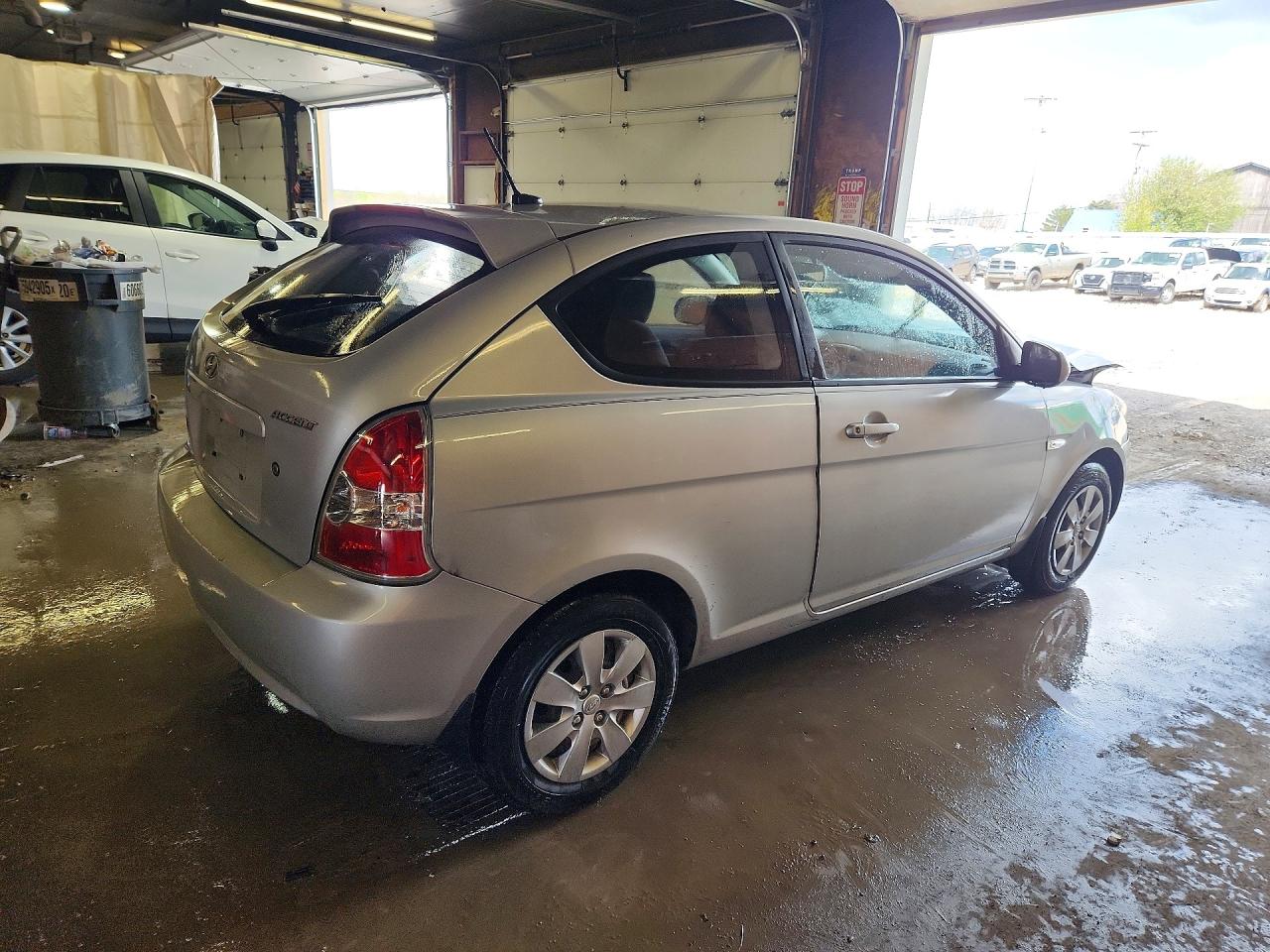 2011 HYUNDAI ACCENT GL photo 5