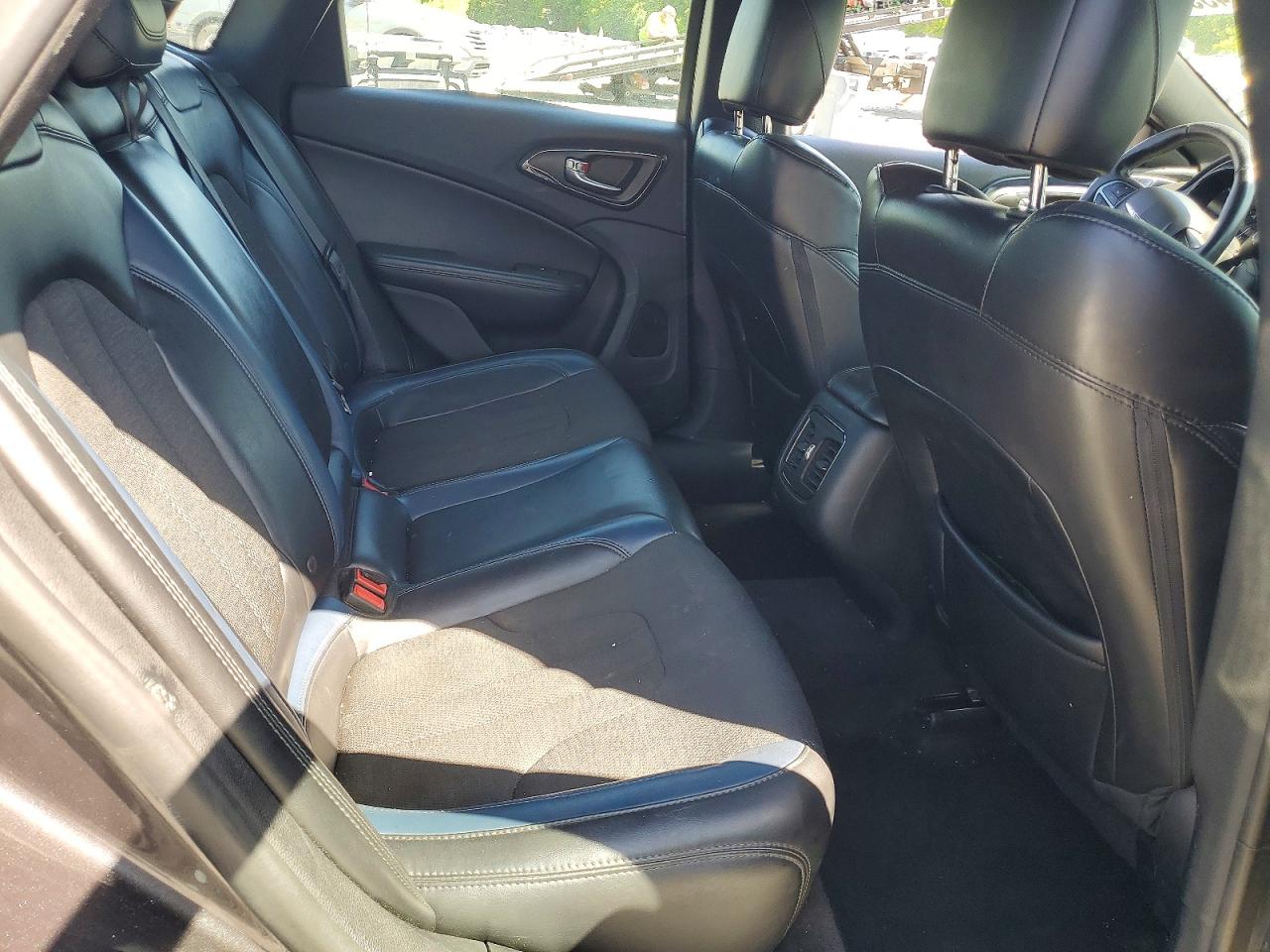 2015 CHRYSLER 200 S photo 19