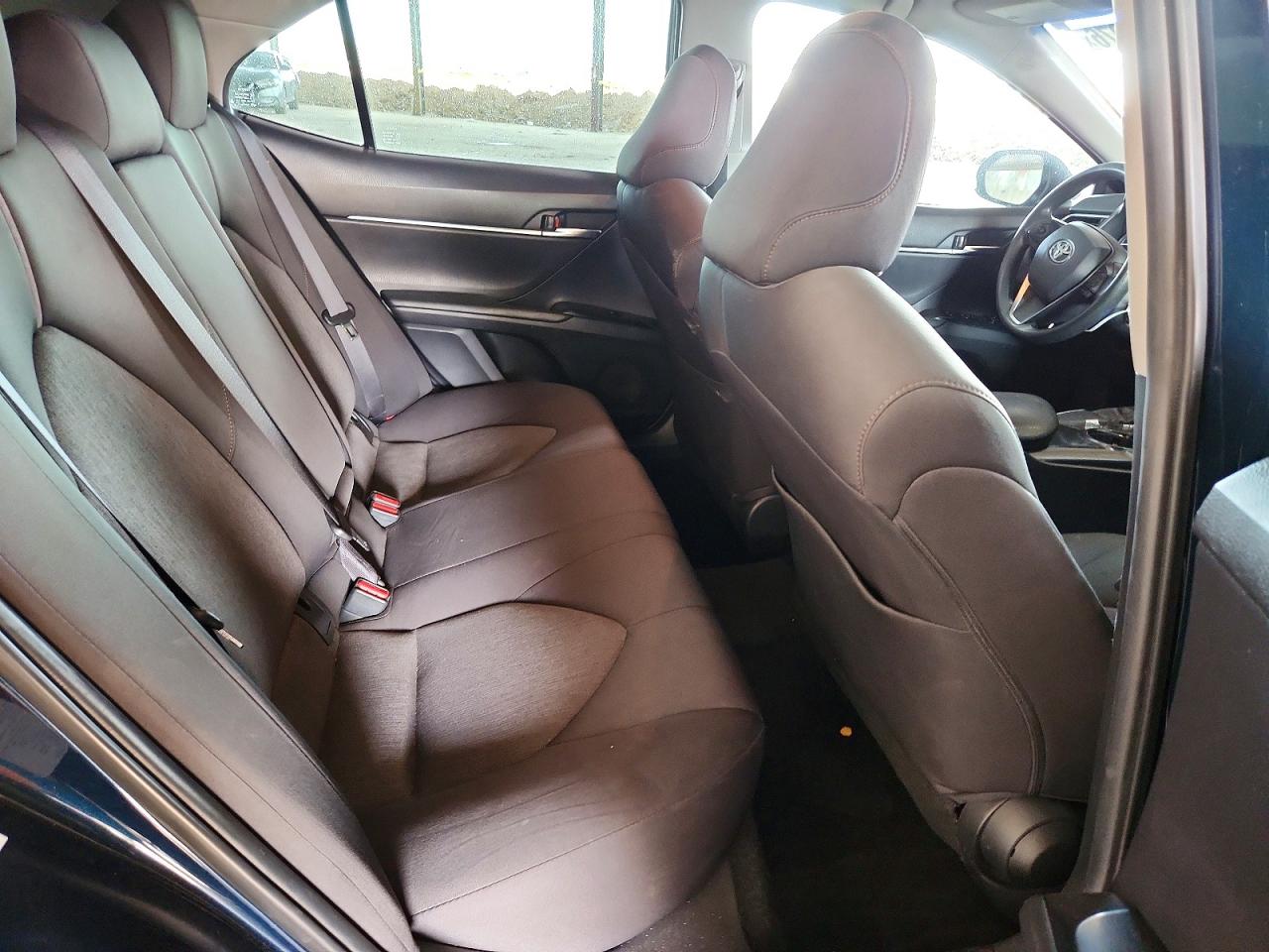 2018 TOYOTA CAMRY LE photo 10