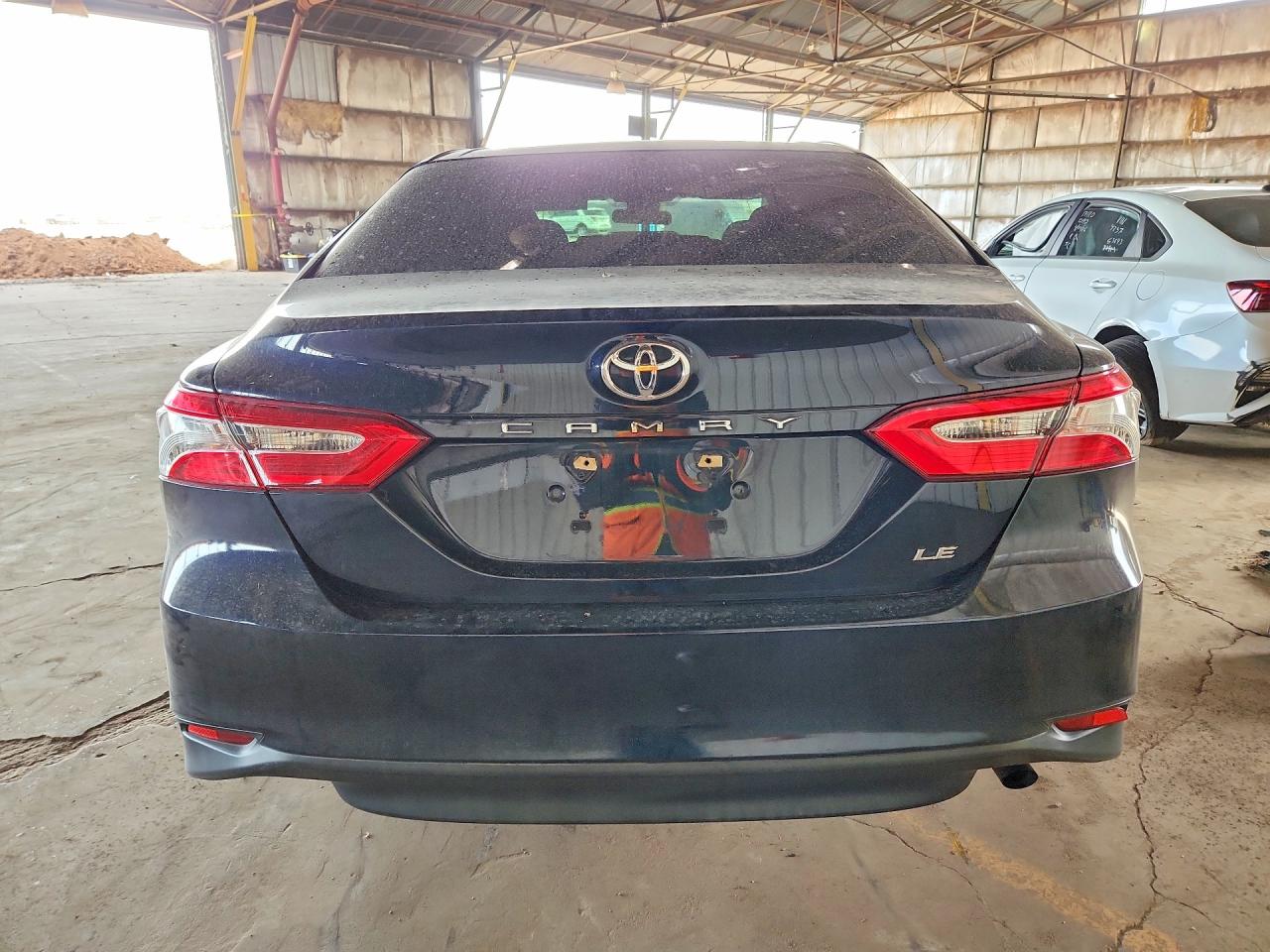 2018 TOYOTA CAMRY LE photo 6