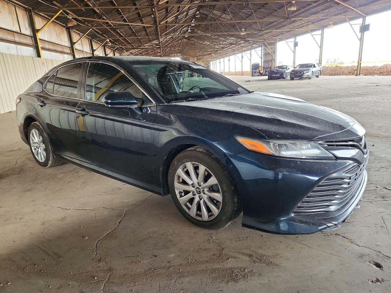 2018 TOYOTA CAMRY LE photo 4