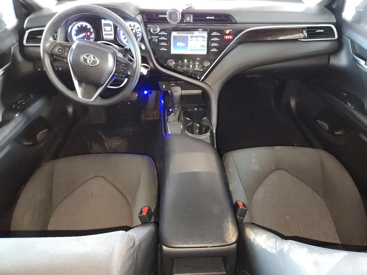 2018 TOYOTA CAMRY LE photo 8
