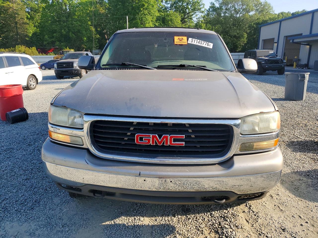 2002 GMC YUKON photo 9