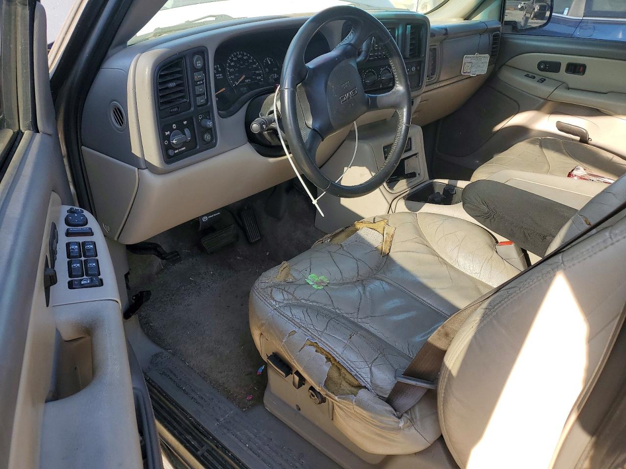 2002 GMC YUKON photo 15