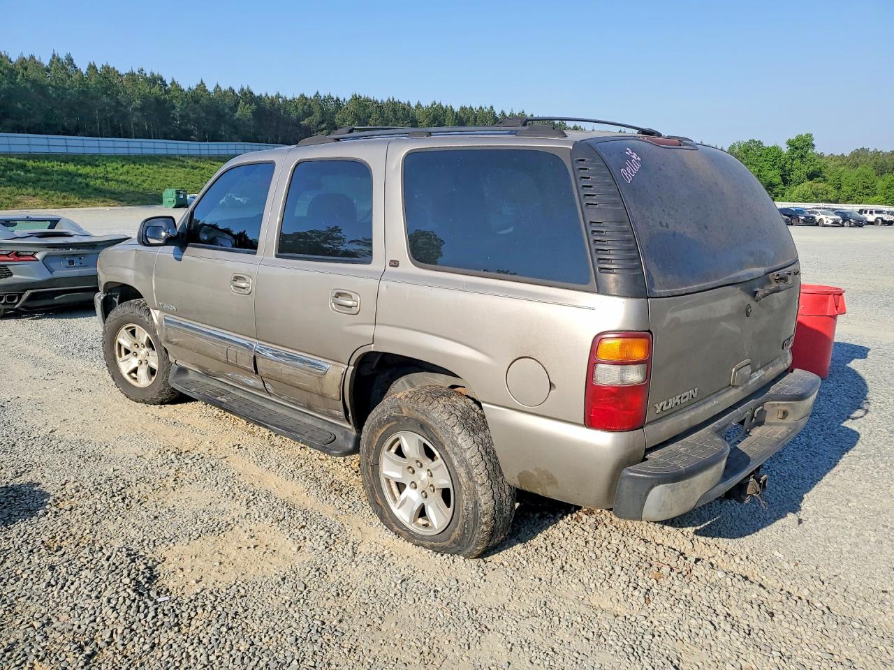 2002 GMC YUKON photo 3