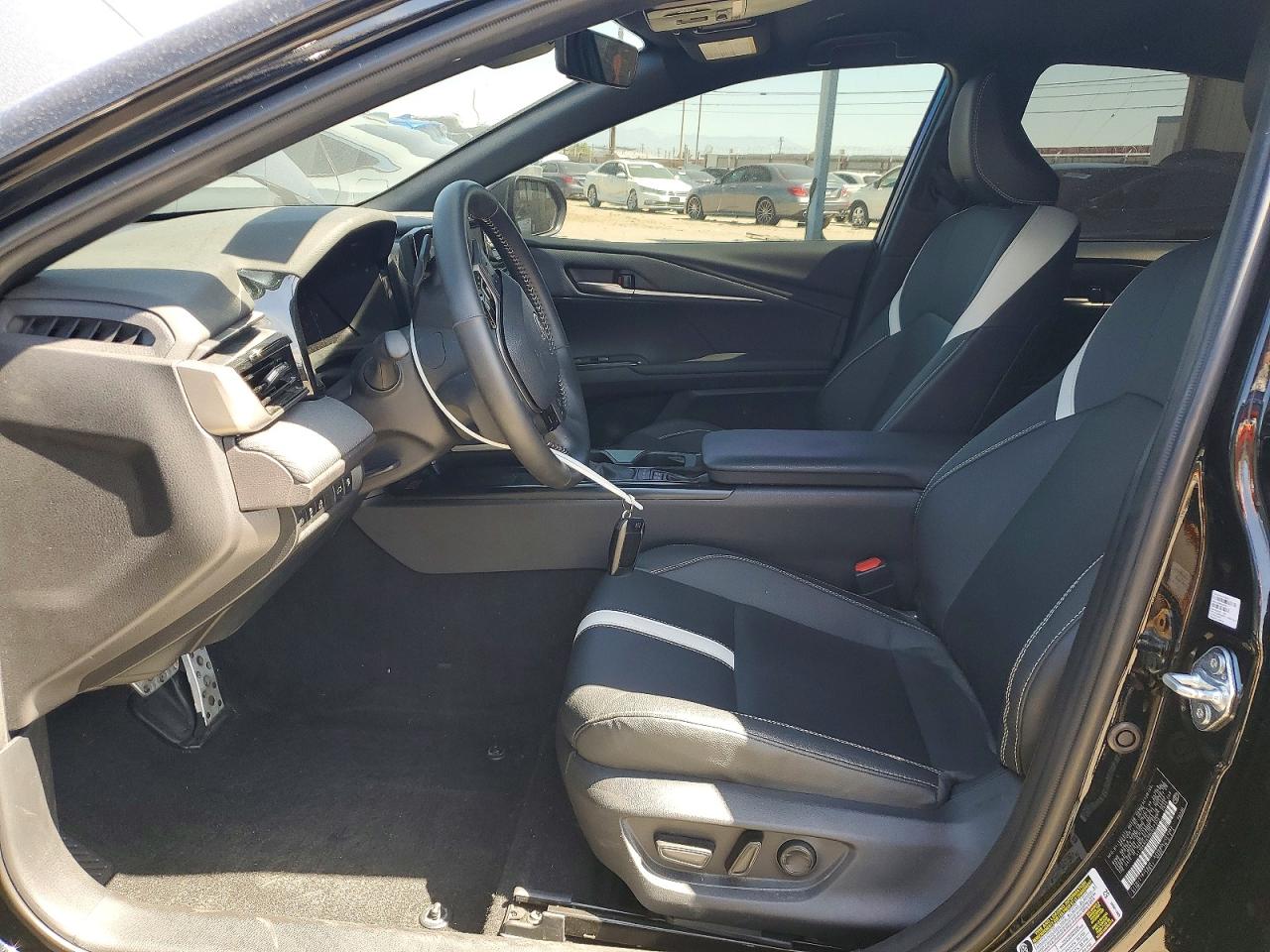 2025 TOYOTA CAMRY photo 13