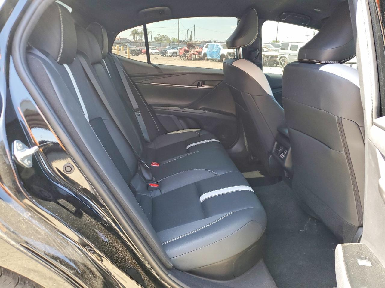 2025 TOYOTA CAMRY photo 19