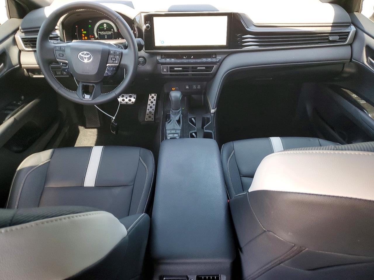 2025 TOYOTA CAMRY photo 15
