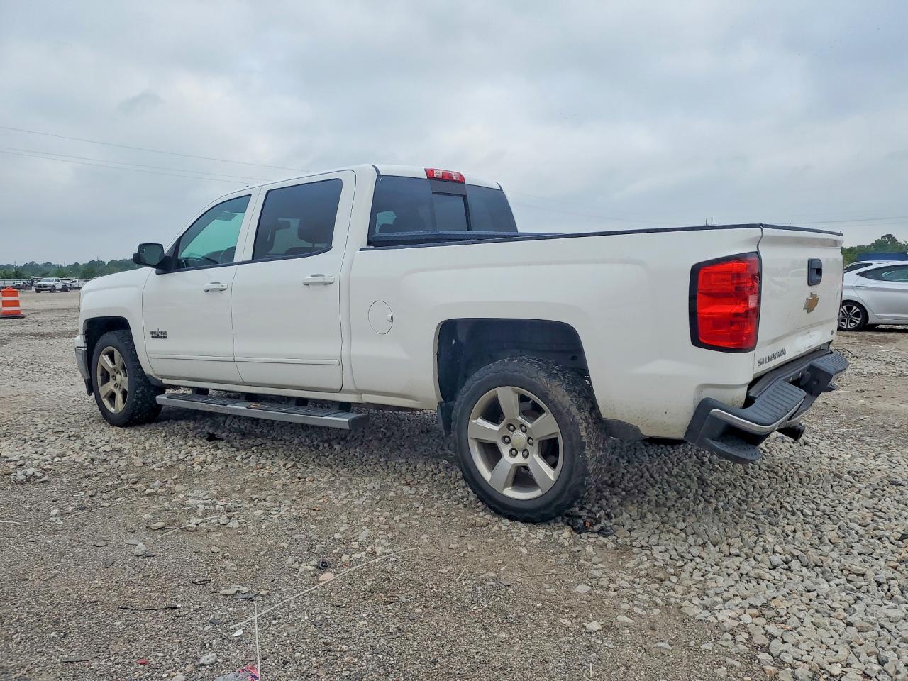 2015 CHEVROLET SILVERADO photo 4