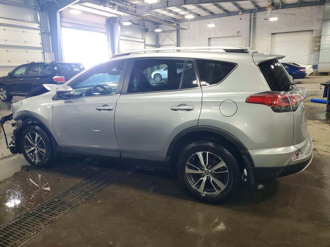 2016 TOYOTA RAV4 XLE photo 4